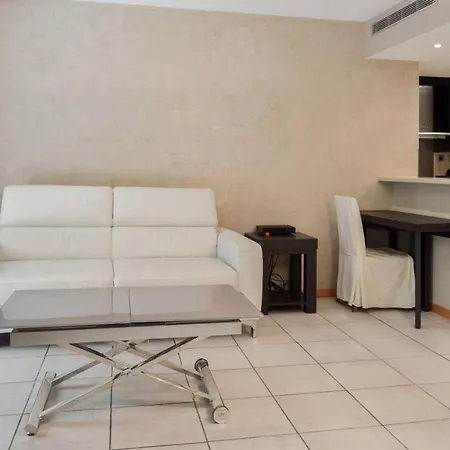 Central With Intimate Large Terrace - 6 Pax Lägenhet
