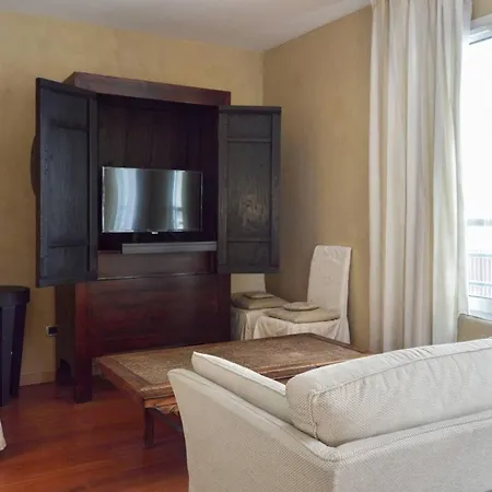 Central With Intimate Large Terrace - 6 Pax דירה