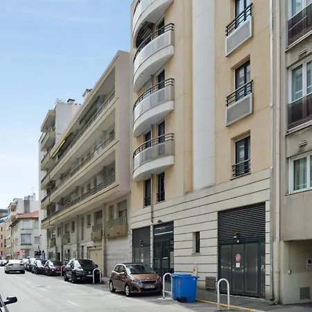 Central With Intimate Large Terrace - 6 Pax شقة كان